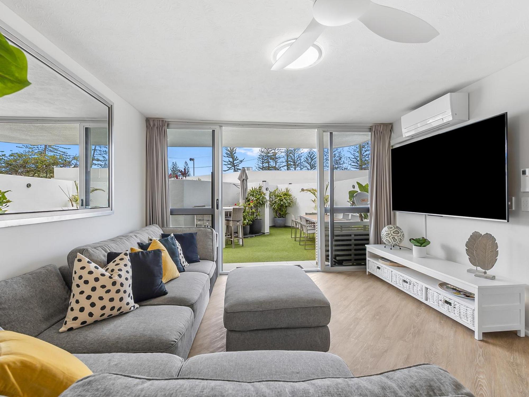 Mandolin Beachfront Resort Alexandra Headland Bagian luar foto