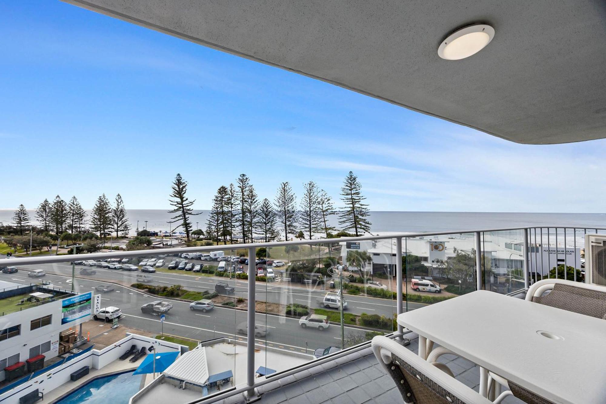 Mandolin Beachfront Resort Alexandra Headland Bagian luar foto