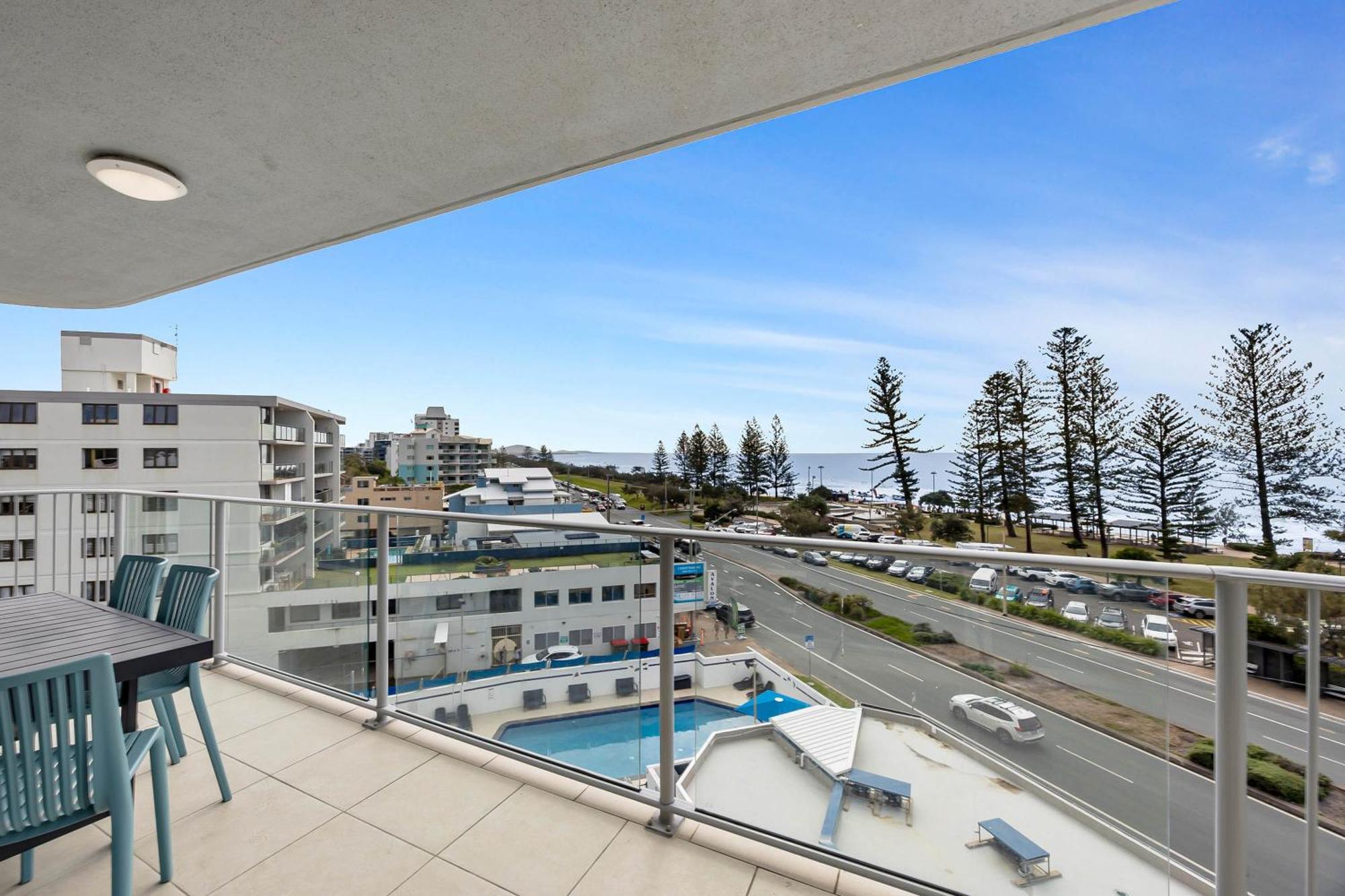 Mandolin Beachfront Resort Alexandra Headland Bagian luar foto