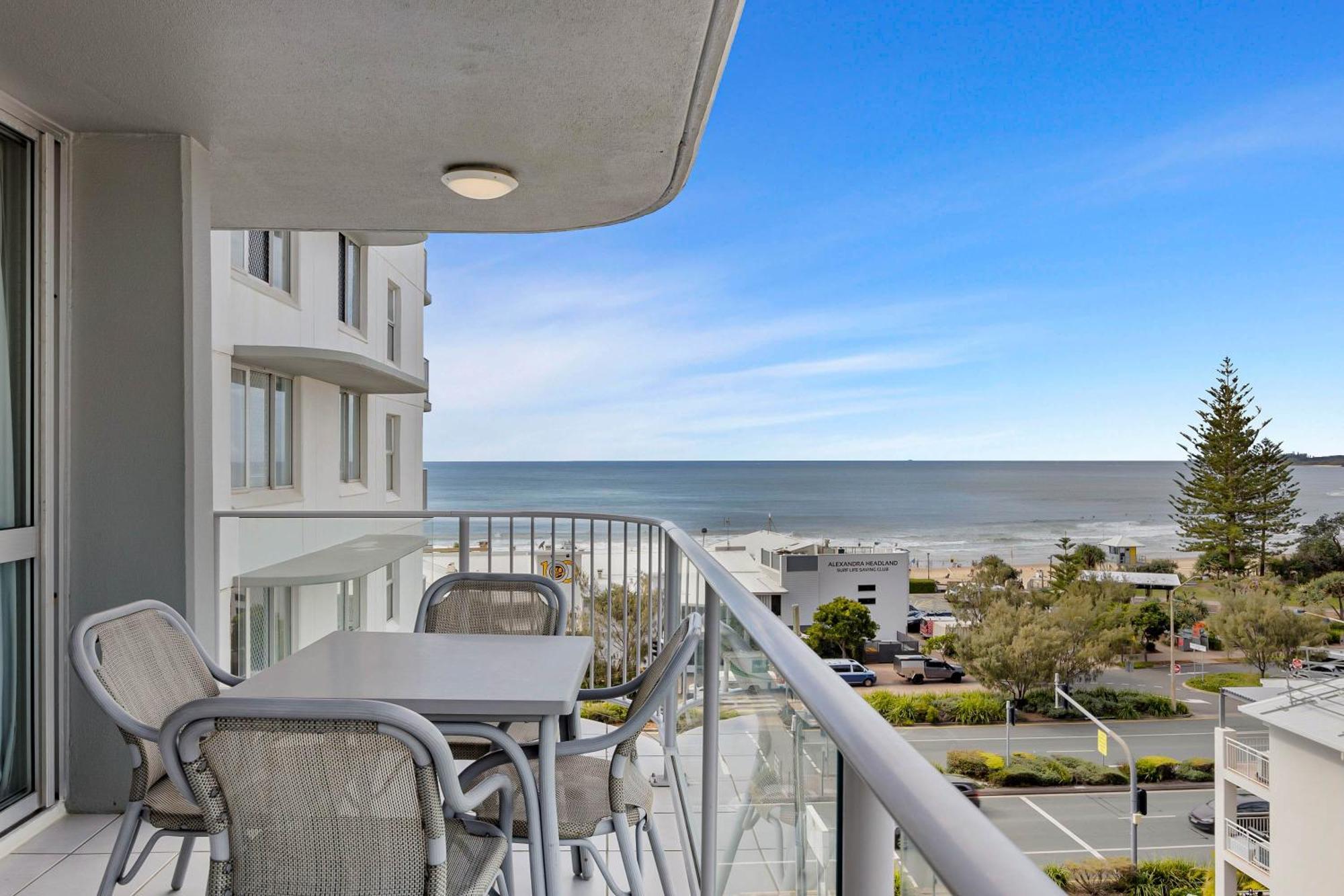 Mandolin Beachfront Resort Alexandra Headland Bagian luar foto