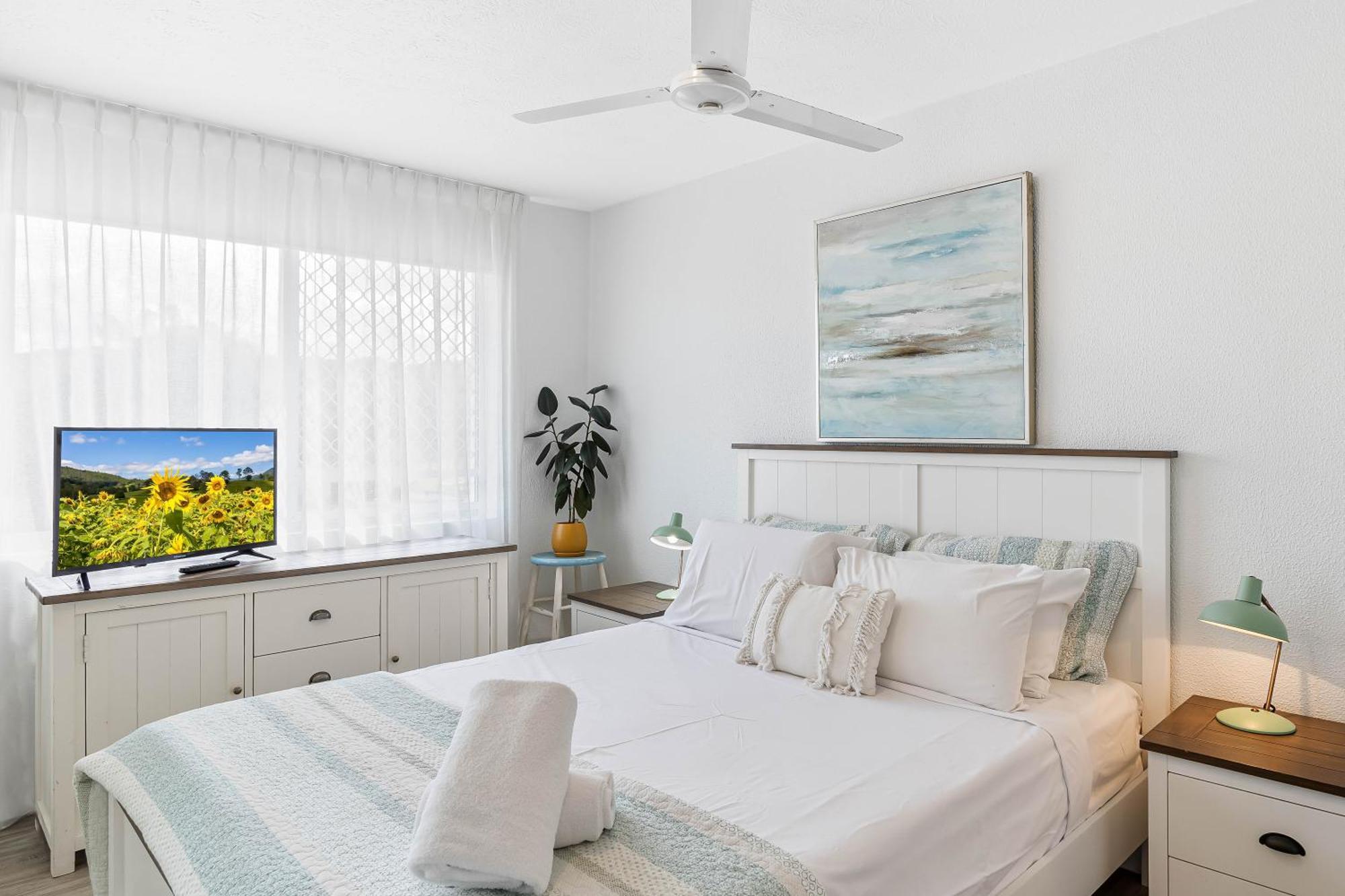 Mandolin Beachfront Resort Alexandra Headland Bagian luar foto