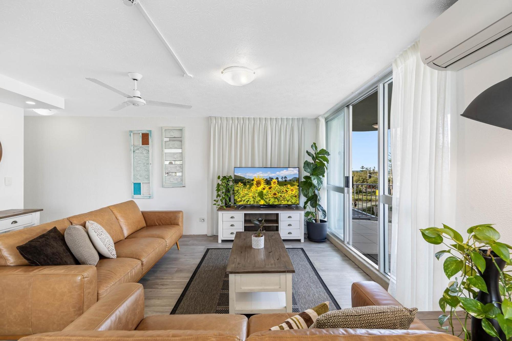 Mandolin Beachfront Resort Alexandra Headland Bagian luar foto