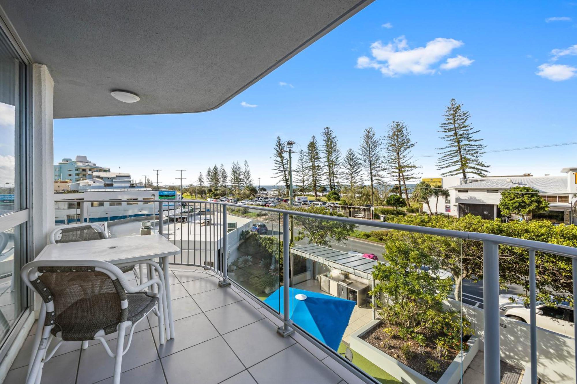 Mandolin Beachfront Resort Alexandra Headland Bagian luar foto